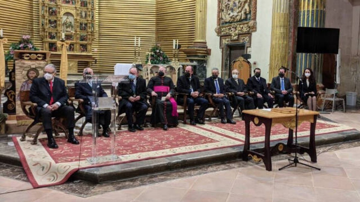 El acto de investidura se ha celebrado en la iglesia del Colegio de Santo Domingo de Orihuela / Fotos: Gaspar Poveda