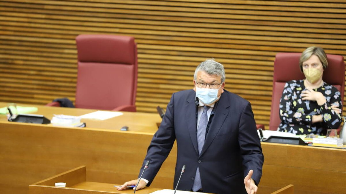 Fernando Llopis, portavoz de Ciudadanos, durante un debate en Les Corts.