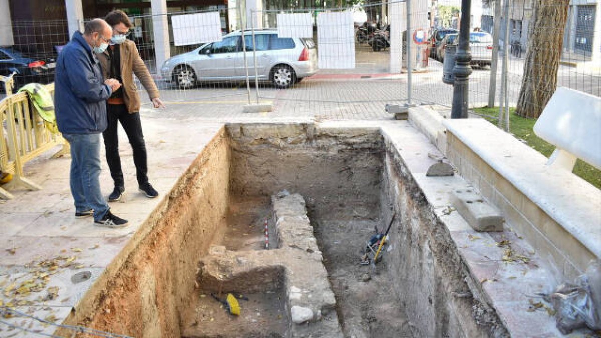 El concejal Fernando Portillo y el director del Museo Fernando Tendero en una visita a las excavaciones