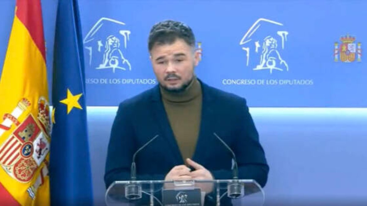 Rufián respondiendo en el Congreso a los periodistas