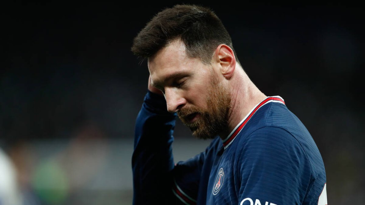 Leo Messi se lamenta durante un partido con el PSG.