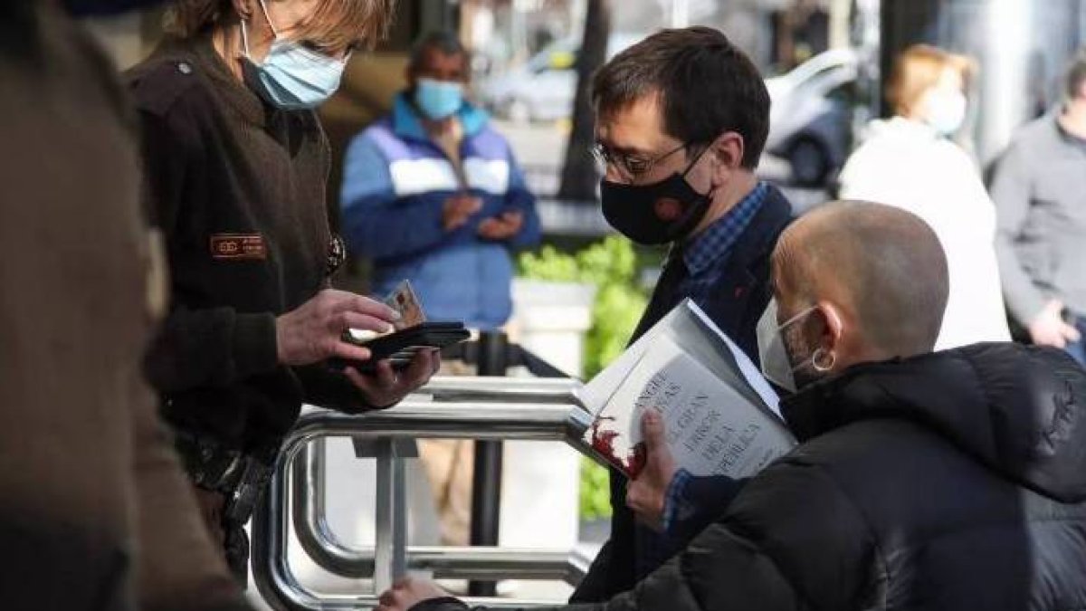 Monedero, acudiendo a declarar ante el juez por el 