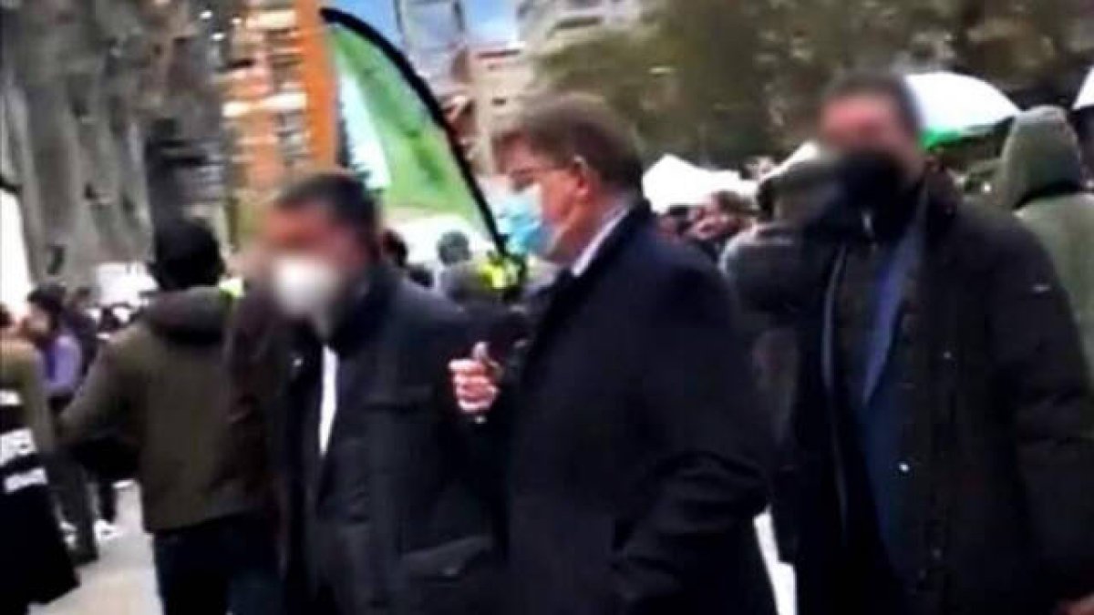 Ximo Puig entrando al Bernabéu