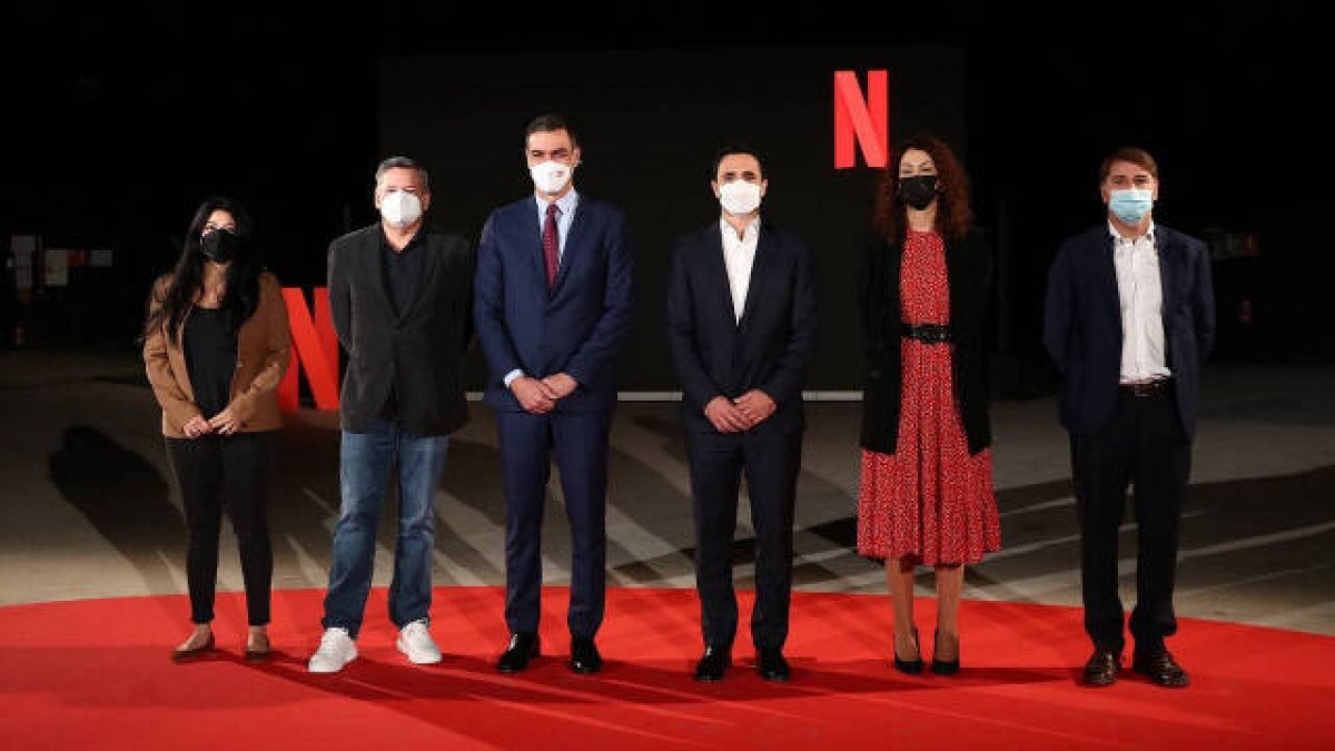 Pedro Sánchez en su visita a la sede de Netflix España