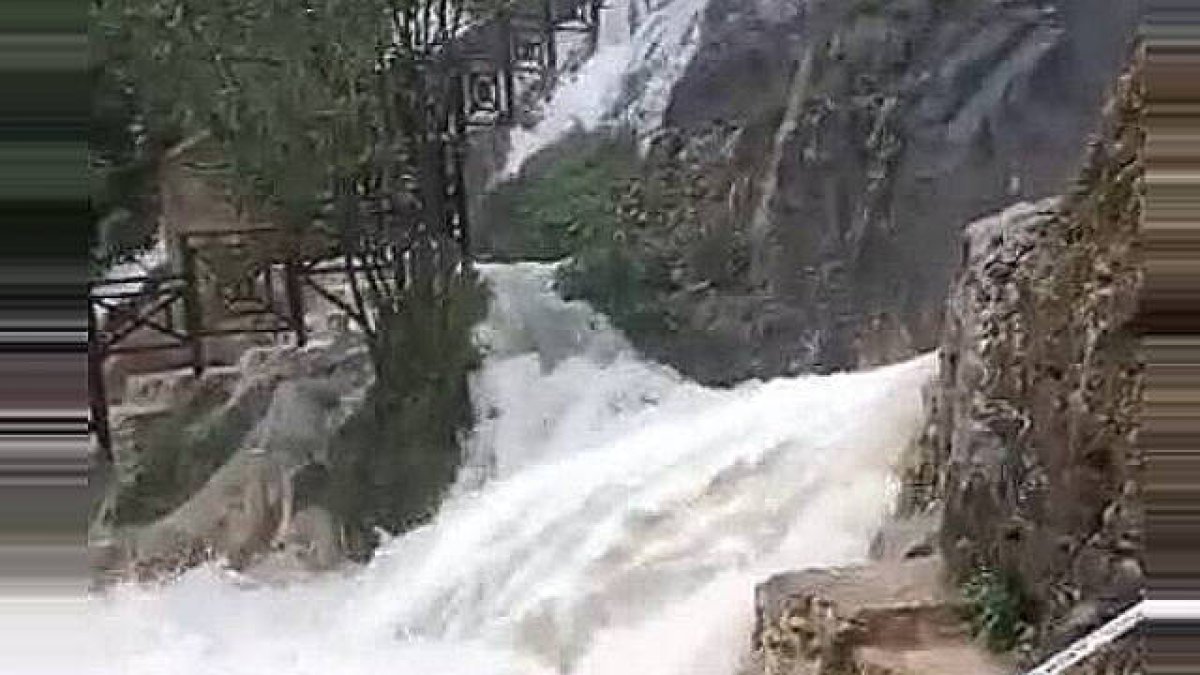 La intensa lluvia de estos días deja imágenes de ríos desbordados