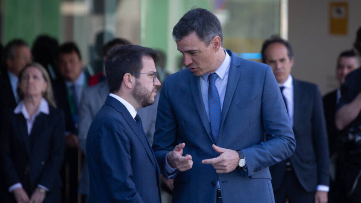 El presidente de la Generalitat, Pere Aragonès y el presidente del Gobierno, Pedro Sánchez