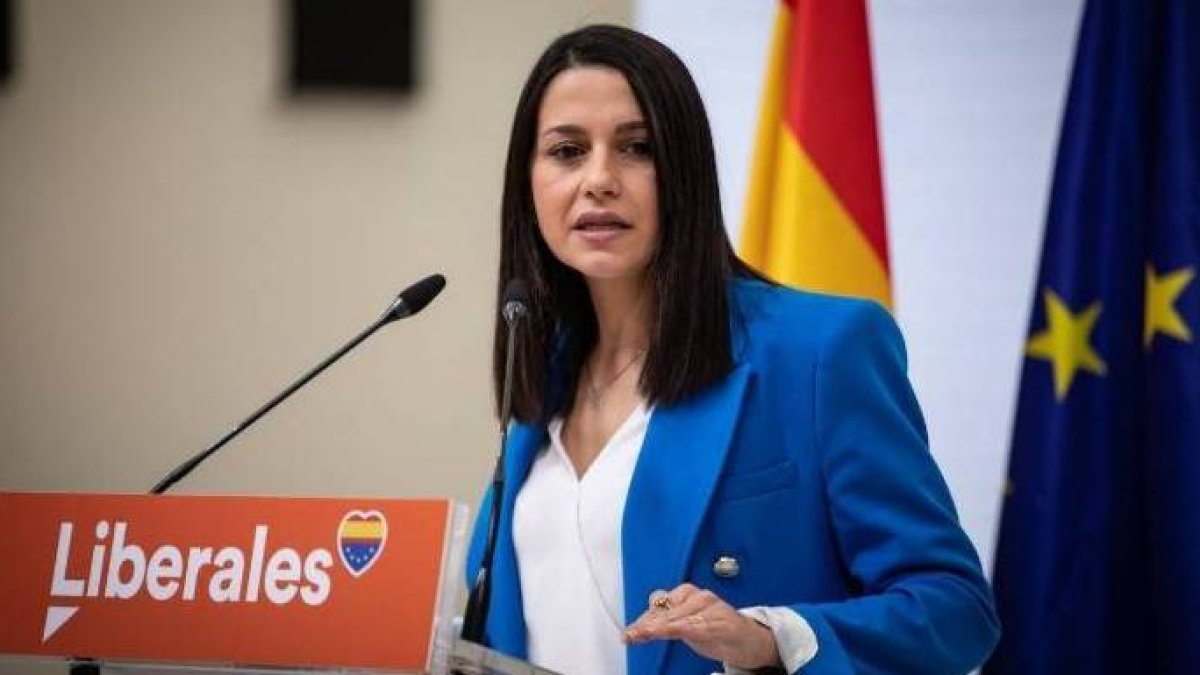 Inés Arrimadas, este lunes en su primera rueda de prensa tras su baja maternal.