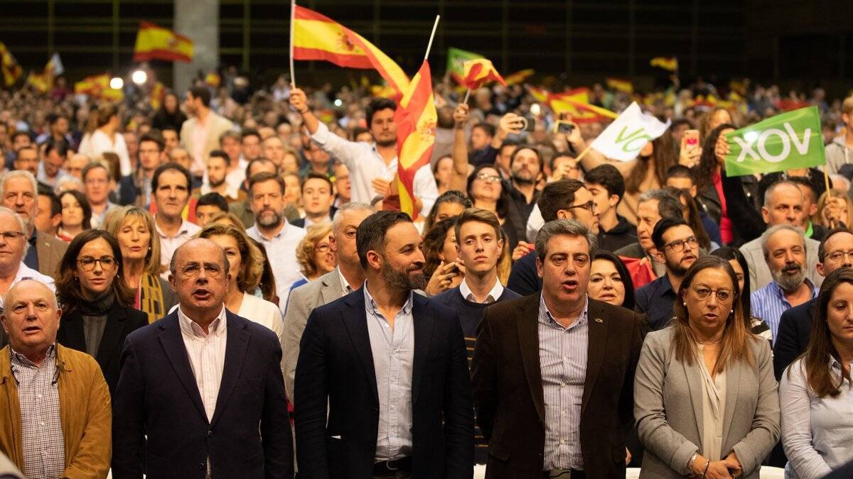 Gil Lázaro, Santiago Abascal, José María Llanos, Llanos Massó y Ana Vega.