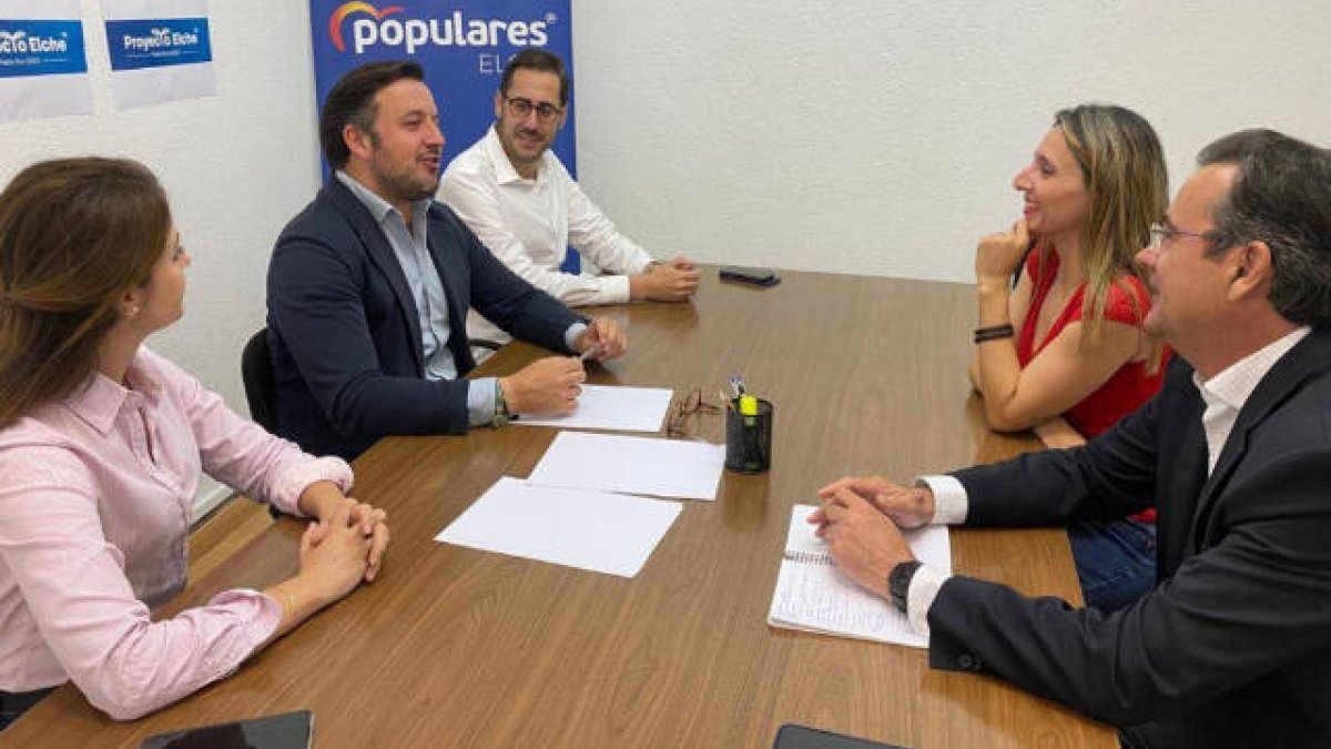 Pablo Ruz se ha reunido con empresarios y sindicatos para buscar soluciones a la economía sumergida