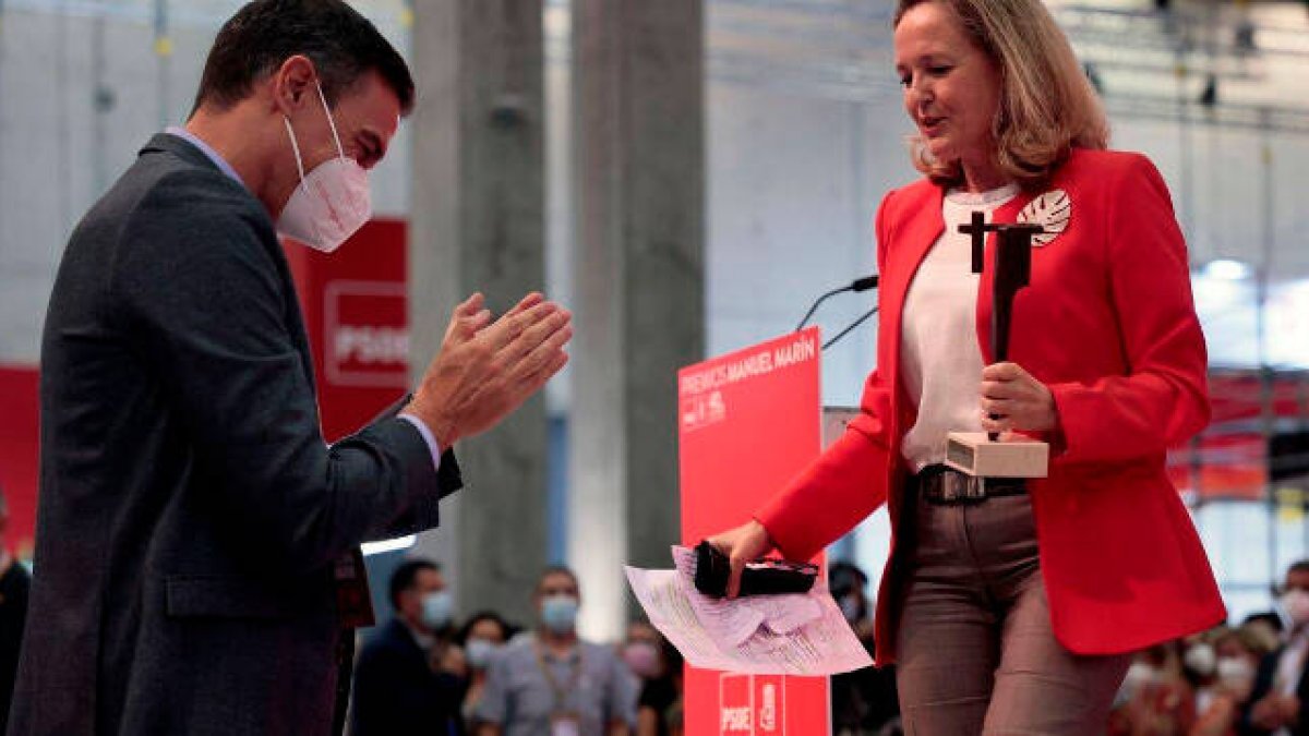 Nadia Calviño y Pedro Sánchez