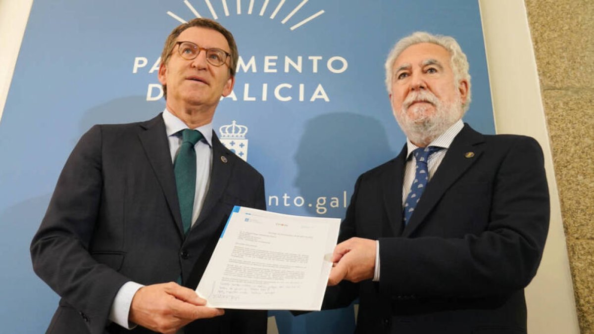 El presidente de la Xunta, Alberto Núñez Feijóo, y el titular del Parlamento gallego, Miguel Santalices