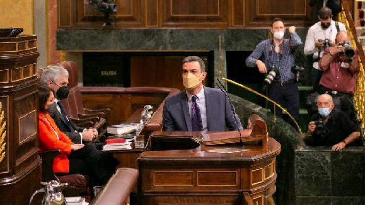 Pedro Sánchez, este miércoles subiendo a la tribuna del Congreso de los Diputados.