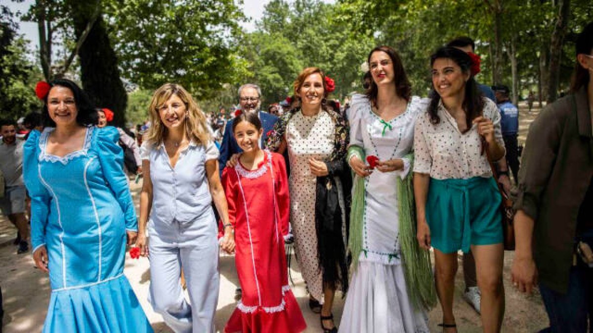 Yolanda Díaz con Mónica García y Rita Maestre en la pradera de San Isidro