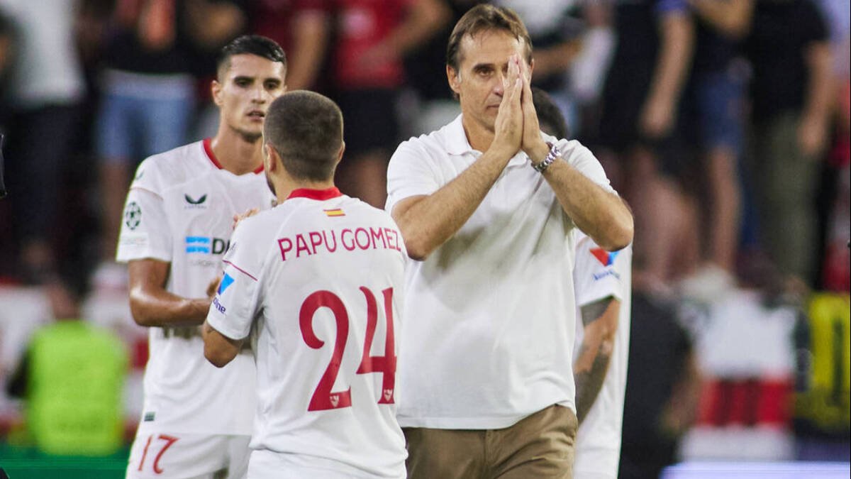 Lopetegui, despidiéndose de su hinchada en el Sánchez Pizjuán.