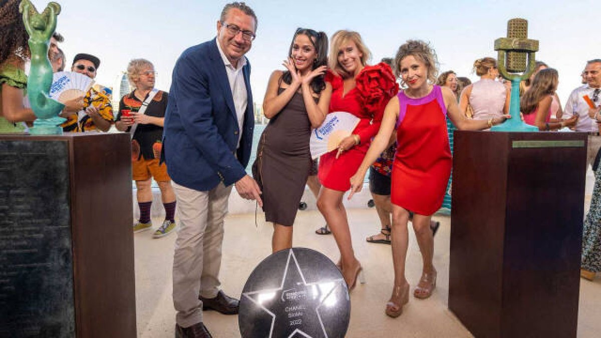 Chanel Terrero inaugura su estrella en Benidorm.