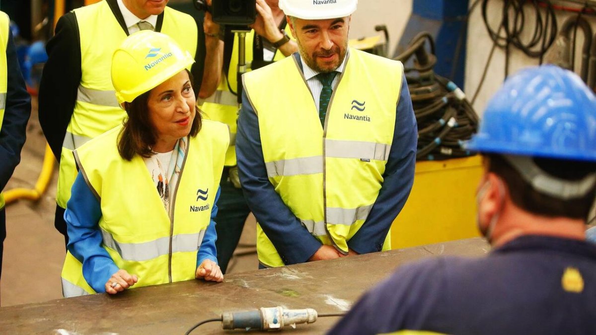 Margarita Robles, en una visita a la industria militar de la Defensa.