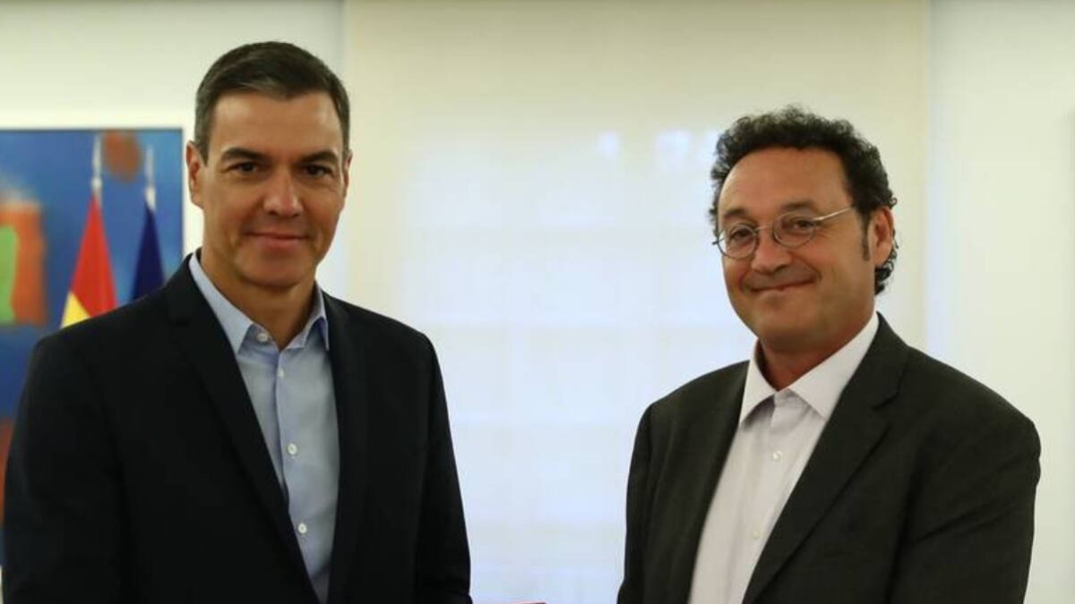 El presidente del Gobierno, Pedro Sánchez, junto al nuevo fiscal general del Estado, Álvaro García Ortiz.