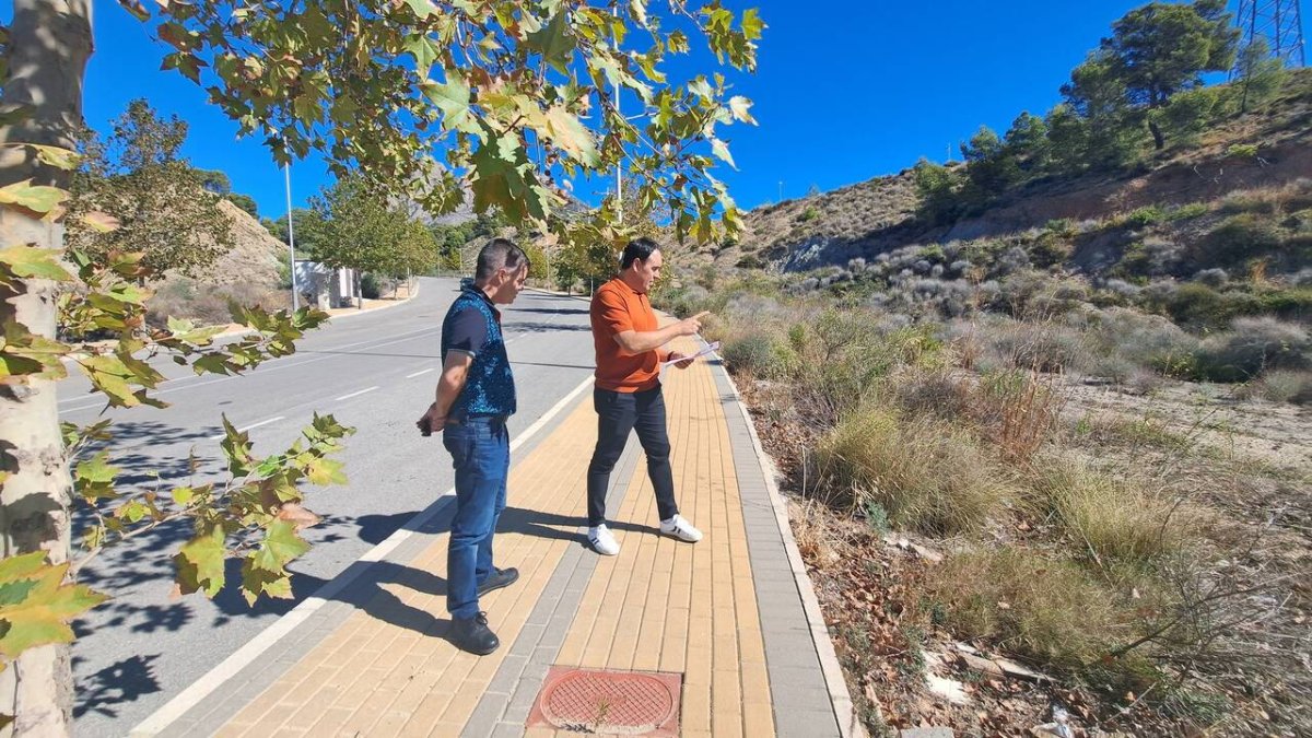 El alcalde Juanfran Pérez Llorca ha visitado los terrenos de la partida de L'Alcasser donde se ubicará el cuartel de la Guardia Civil.