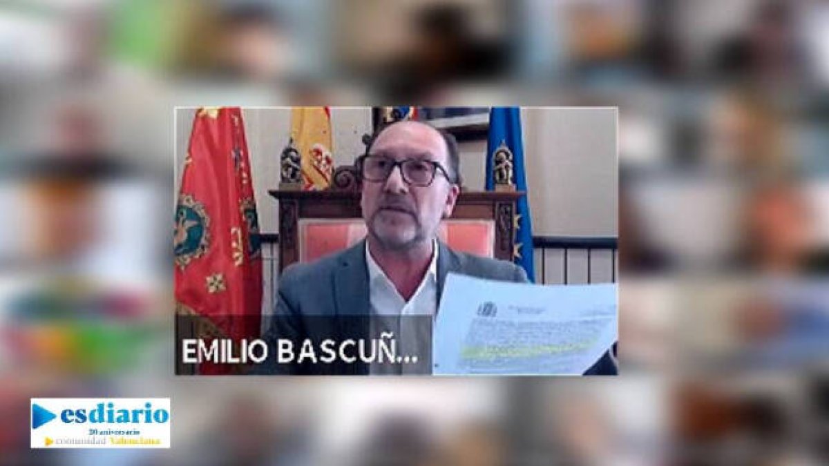 Emilio Bascuñana, alcalde de Orihuela, durante su intervención en el pleno de este jueves