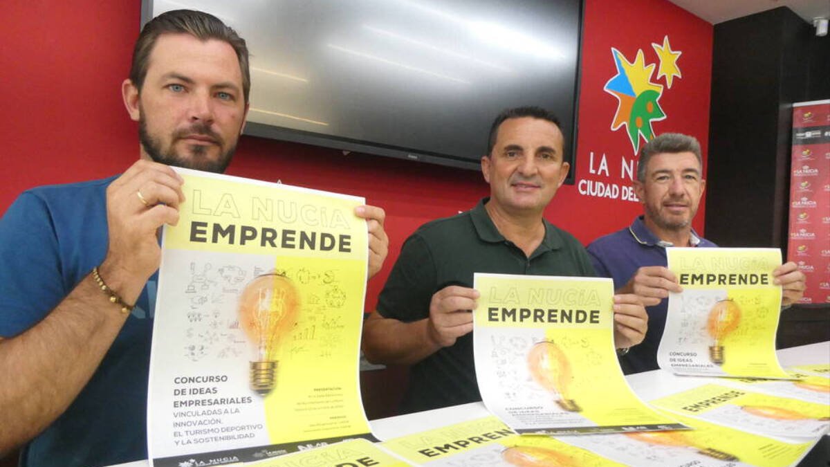 Juan Andrés Montiel, presidente de AECNU, Frederick J. 
Herweijer, concejal de Comercio y Bernabé Cano, alcalde de La Nucía en la presentación del 