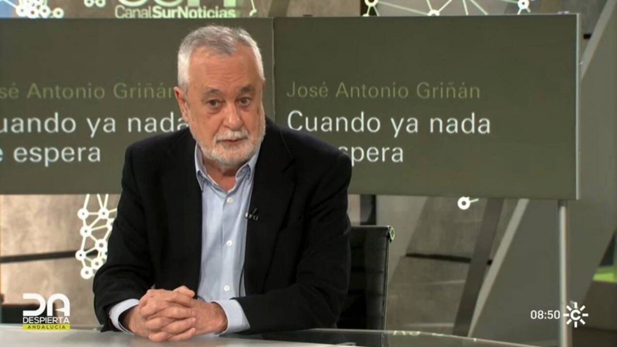 El expresidente de la Junta de Andalucía, José Antonio Griñán, en la presentación de su libro 'Cuando ya nada se espera'.