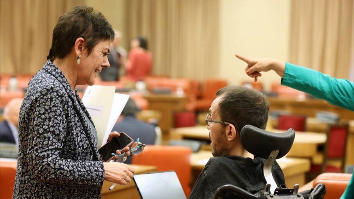 La portavoz de EH Bildu en el Congreso, Mertxe Aizpurua, y el portavoz de Unidas Podemos en el Congreso, Pablo Echenique