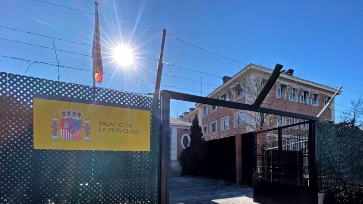 Valla de seguridad del Palacio de la Moncloa