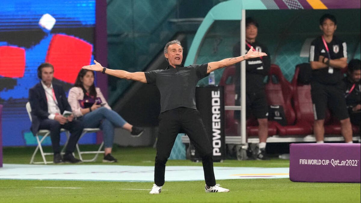 Luis Enrique se lamenta durante el partido ante Japón.