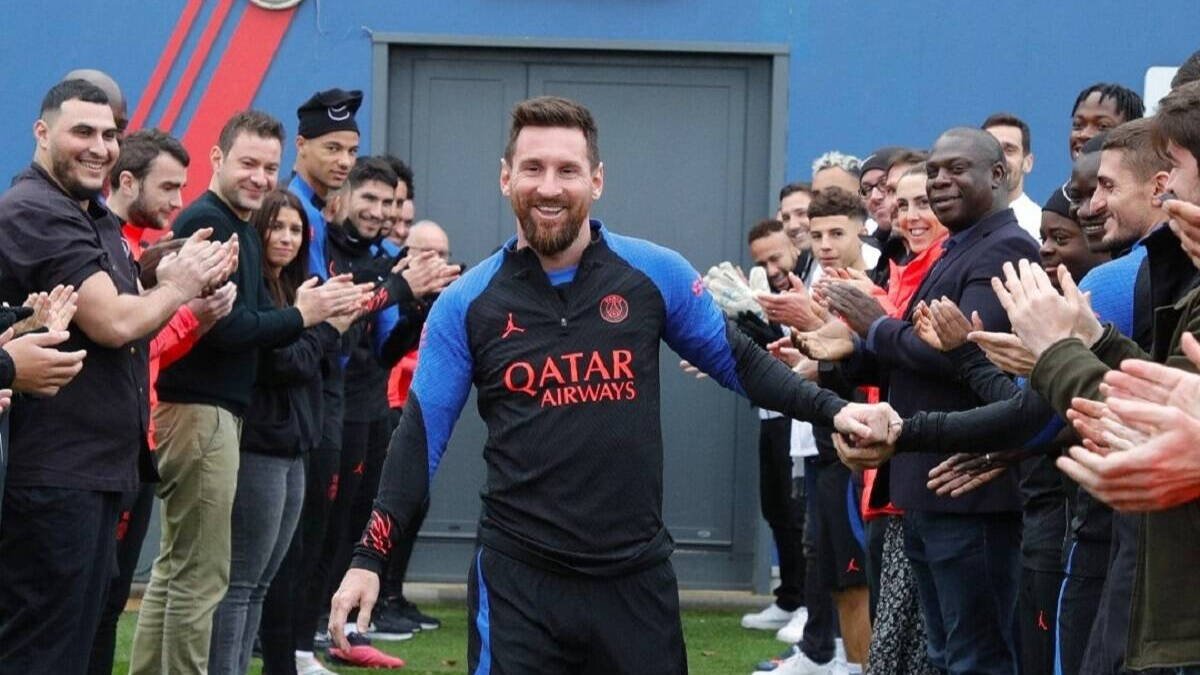 Leo Messi, recibido en París, después de haber ganado el Mundial de Catar.