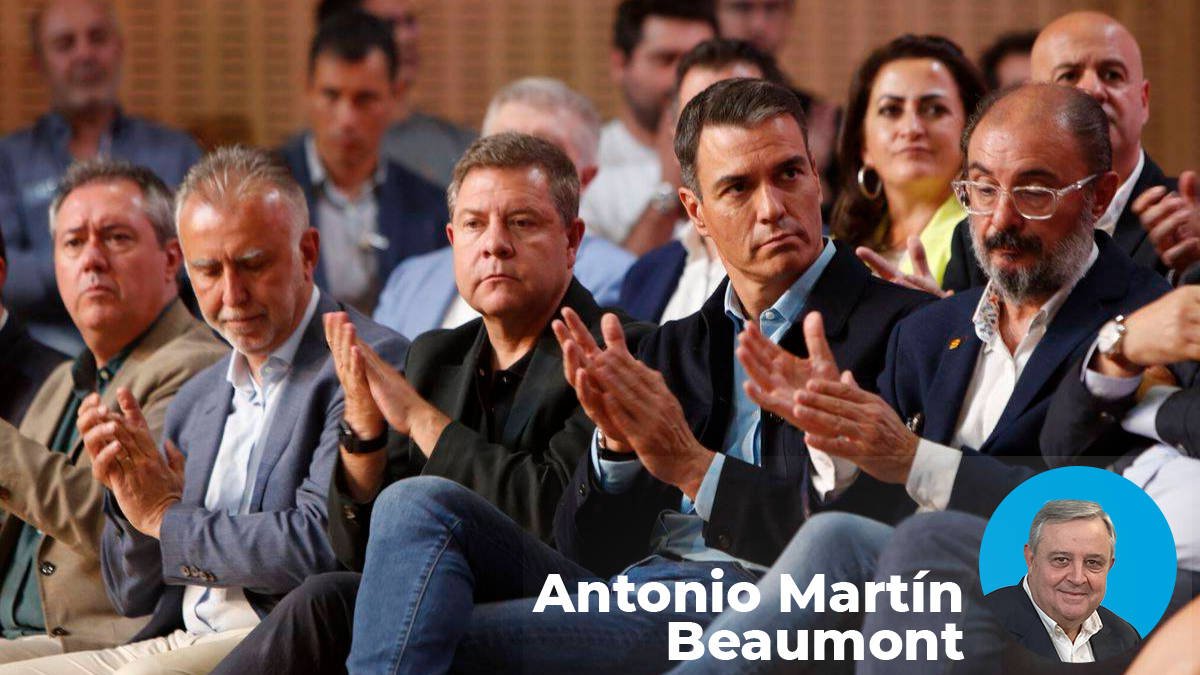 Pedro Sánchez, entre Emiliano García-Page y Javier Lambán.