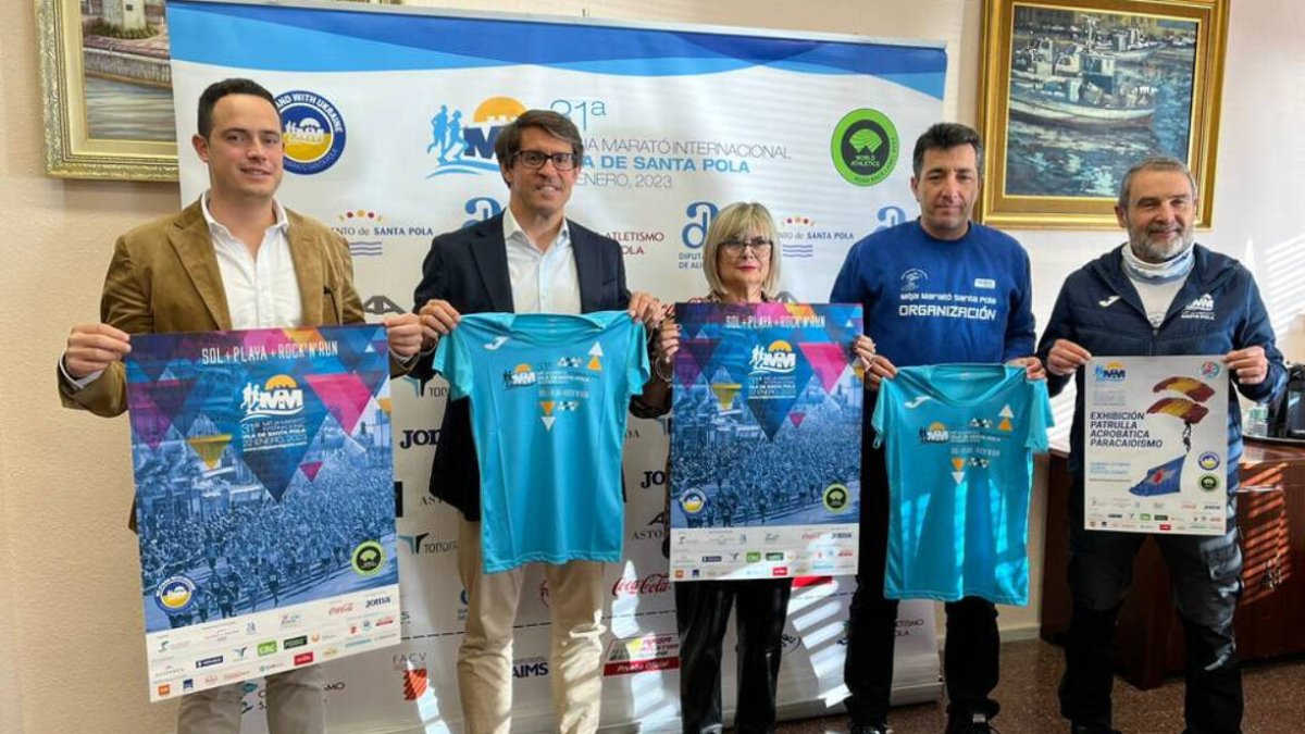 Julio Baeza, concejal de turismo, Juan de Dios Navarro, diputado provincial, Loreto Serrano, alcaldesa de Santa Pola, Roque Alemañ y Pedro Cerdan del Club Atletismo Santa Pola.