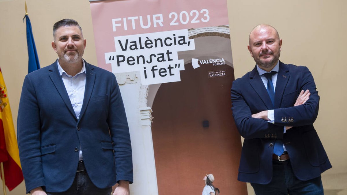 Jordi Mayor, diputado de Turismo (izquierda), y Toni Gaspar, presidente de la Diputación, durante la presentación de la campaña - DIPUTACIÓN DE VALENCIA