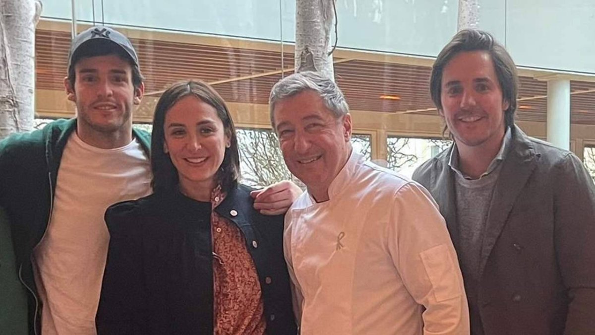 Íñigo Onieva y Tamara Falcó con Hugo Arévalo (a la derecha de la imagen),