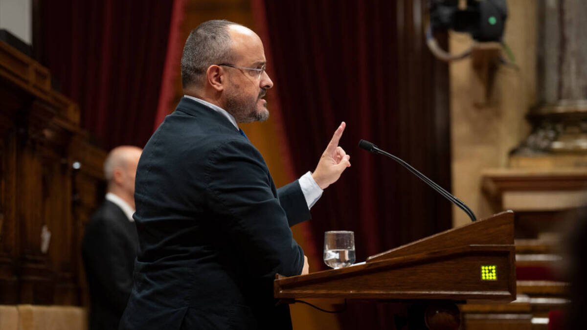 El líder del PP catalán, Alejandro Fenández, durante el debate en el Parlament