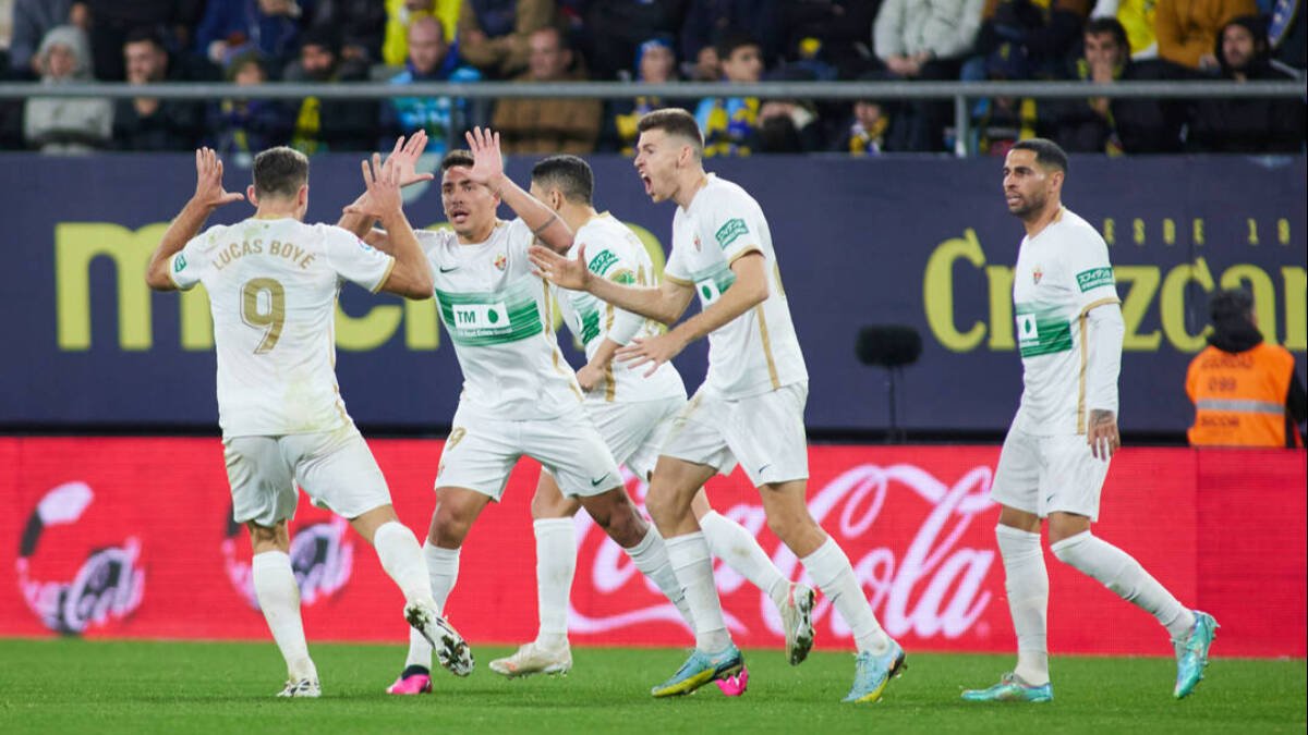 Los jugadores del Elche celebrando su gol 