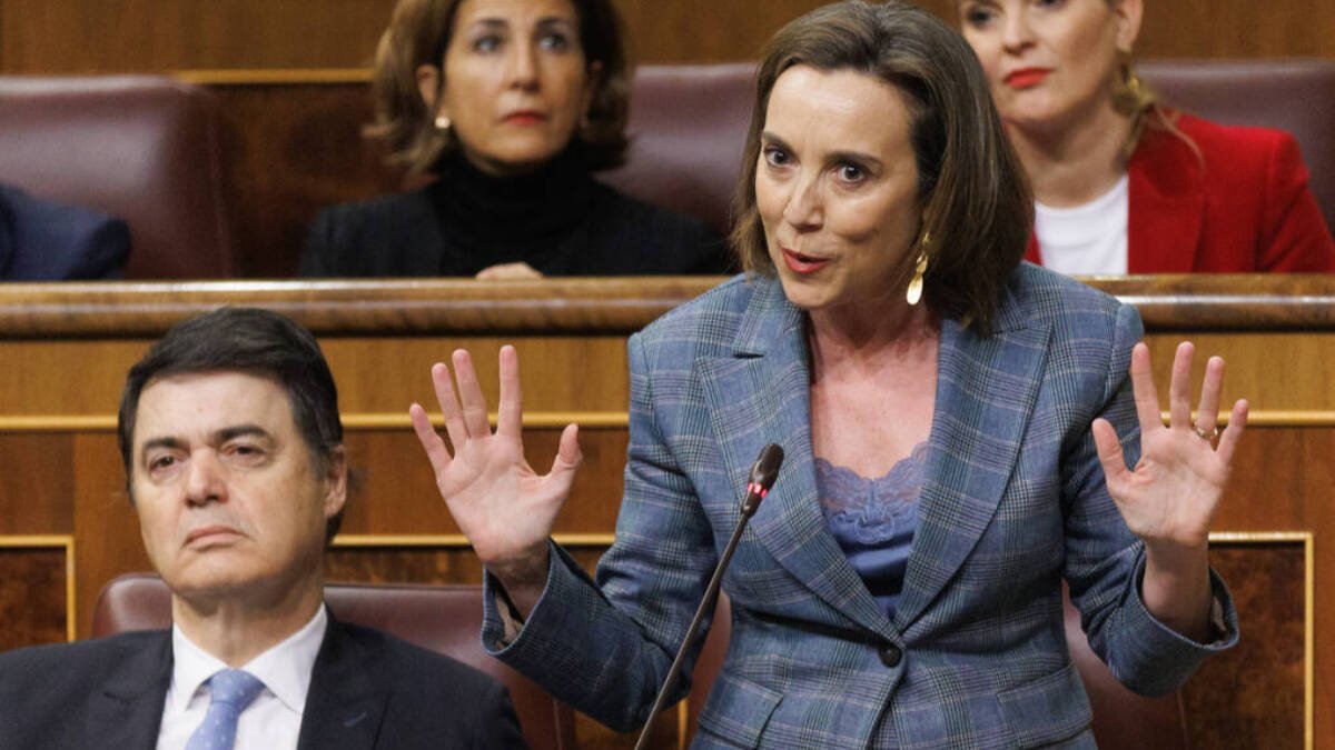 La portavoz del PP en el Congreso, Cuca Gamarra, durante la sesión de control al Gobierno.