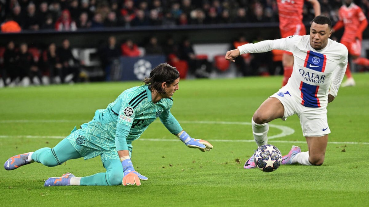 Mabppé, ante Sommer en el partido de anoche.