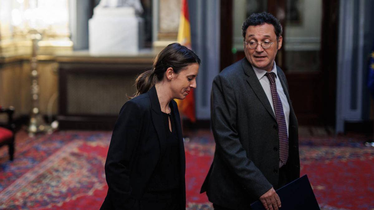 El fiscal general del Estado, Álvaro García Ortiz, en un acto junto a Irene Montero.