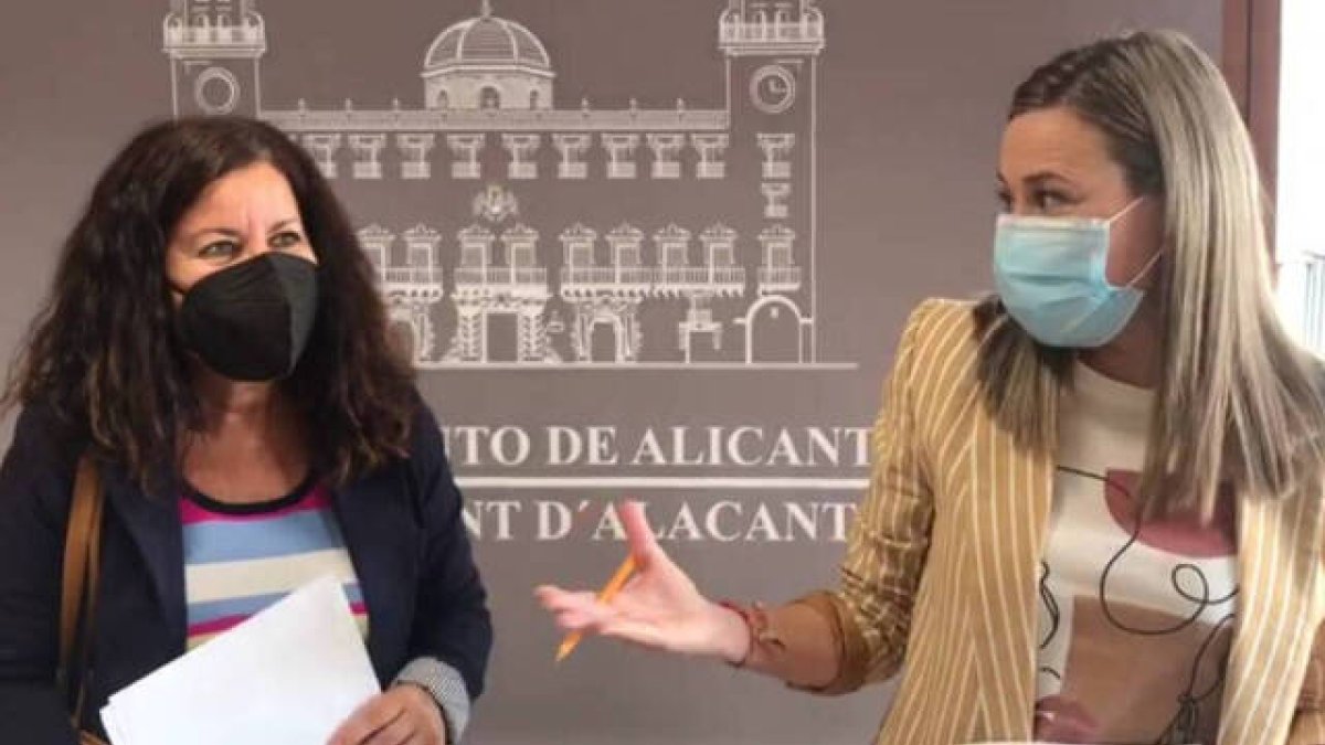 La concejal de Comercio, Lidia López, y la presidenta de APHEA, Maria del Mar Valera