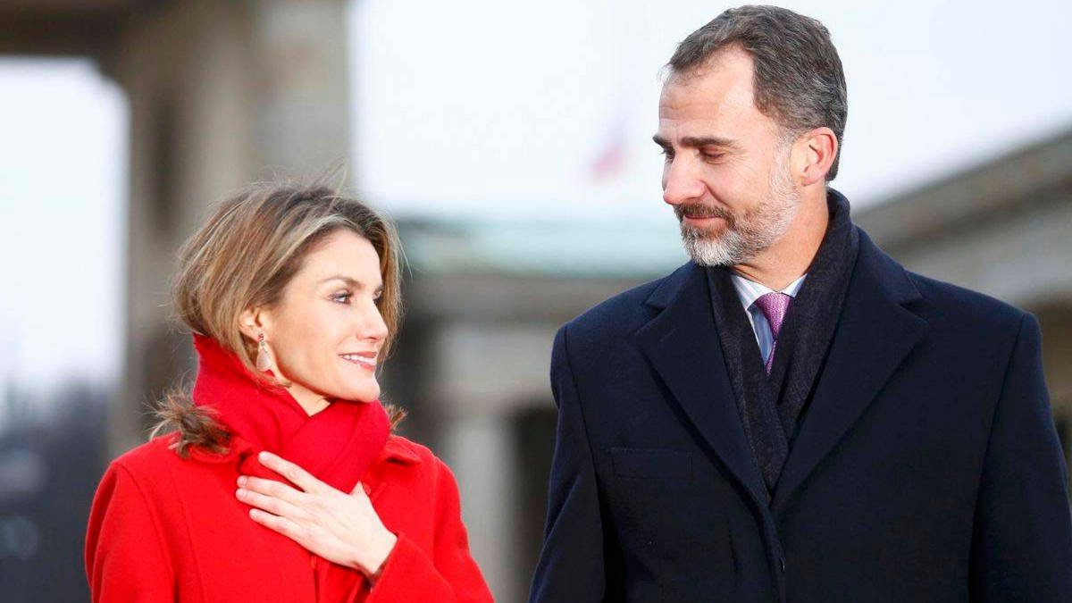 Los Reyes Felipe y Letizia, salida con amigos por Madrid.