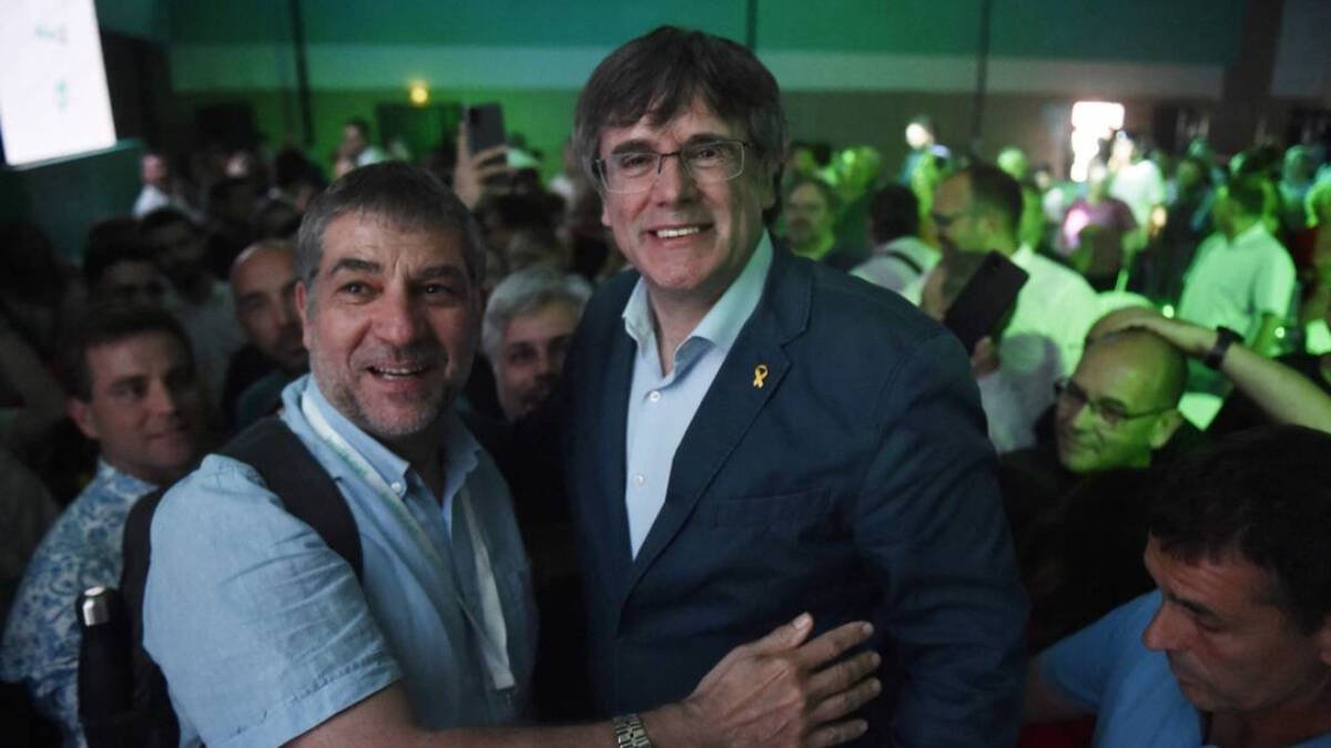 Carles Puigdemont durante un congreso de Junts en Francia.