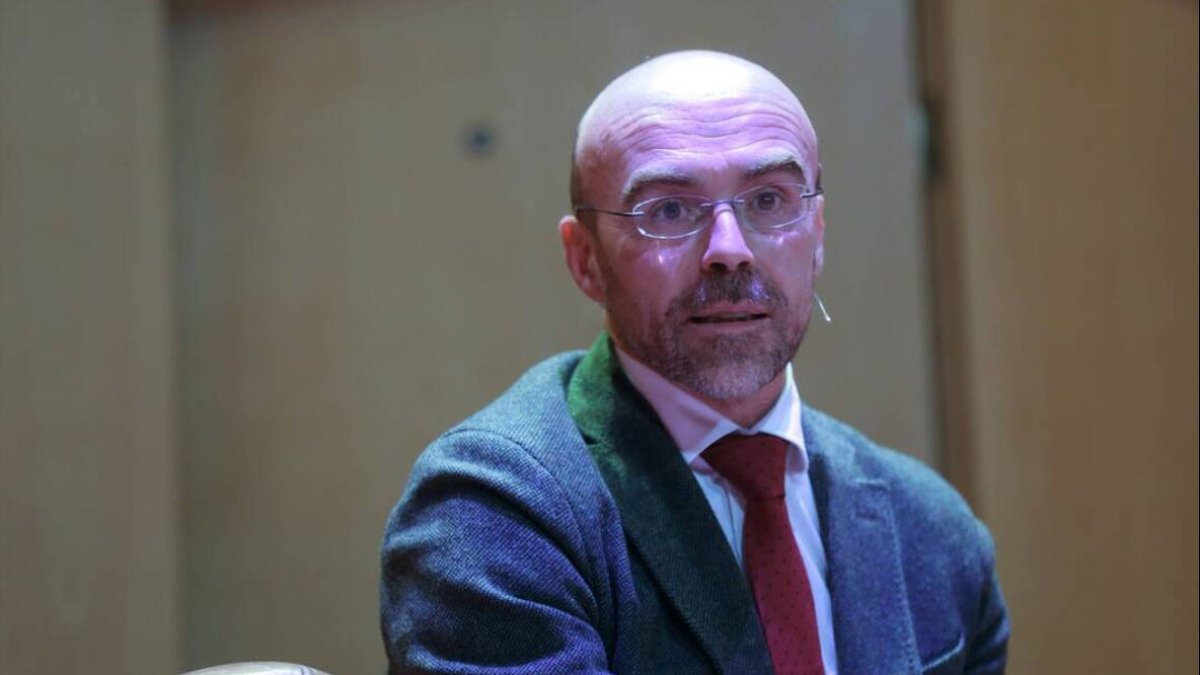 El vicepresidente de Acción Política y eurodiputado de VOX, Jorge Buxadé, durante la presentación de su libro ‘Soberanía’, en el Auditorio del Museo Lázaro Galdiano, a 16 de diciembre de 2021 / Isabel Infantes.