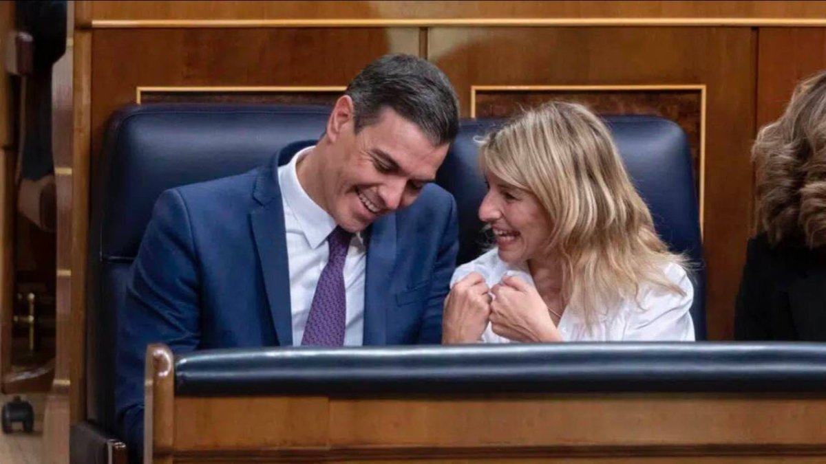 Yolanda Díaz, Ministra de Trabajo, junto a Pedro Sánchez, Presidente del Gobierno.