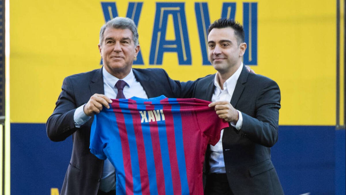 Laporta y Xavi, en la presentación de este último como técnico del Barcelona.