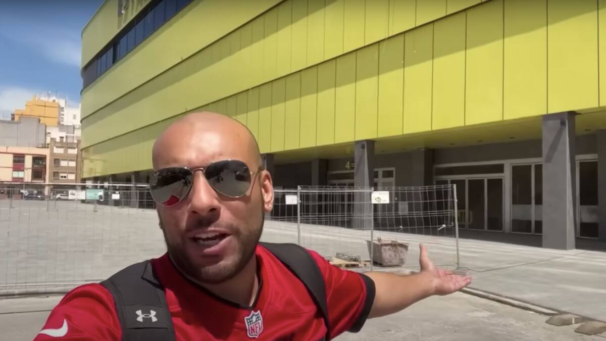 Borja Escalona en el estadio de La Cerámica.