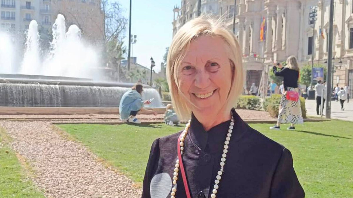 Rosa Díez en la plaza del Ayuntamiento de Valencia