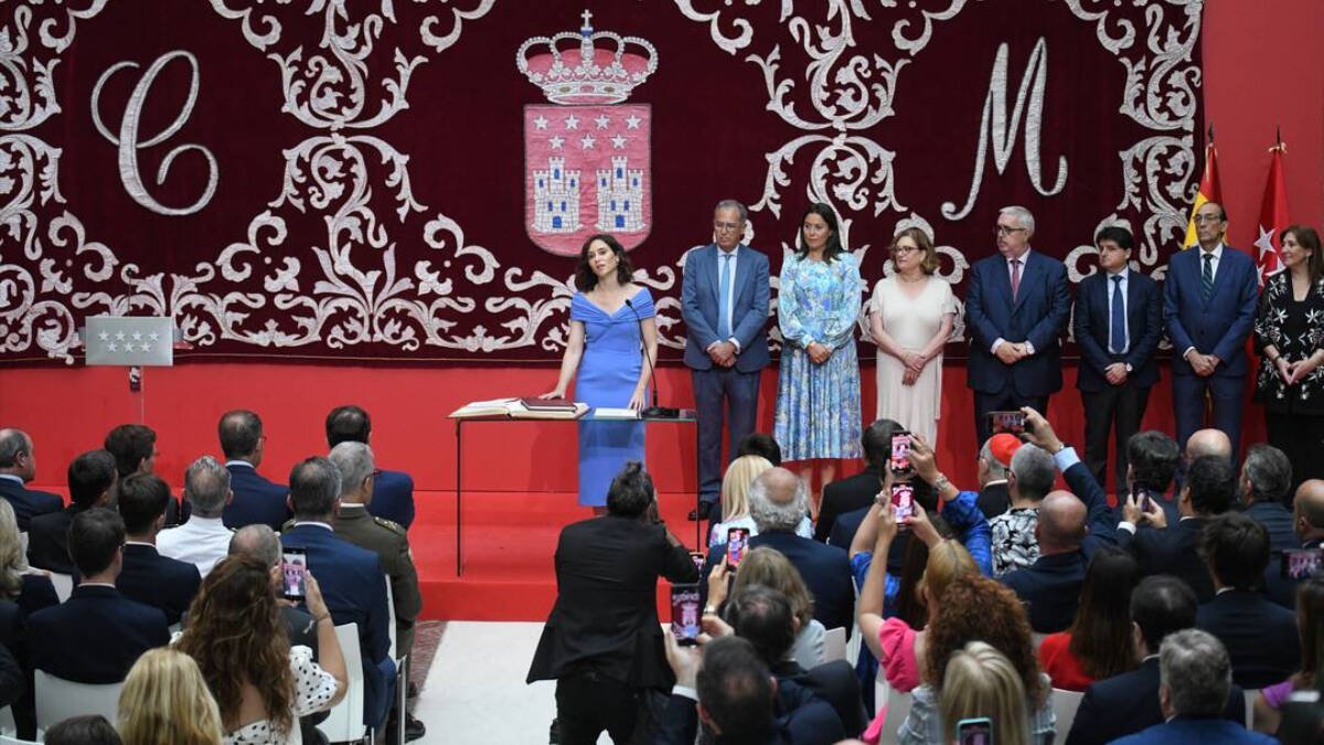 La presidenta de la Comunidad de Madrid, Isabel Díaz Ayuso, toma posesión de su cargo en la Real Casa de Correos.