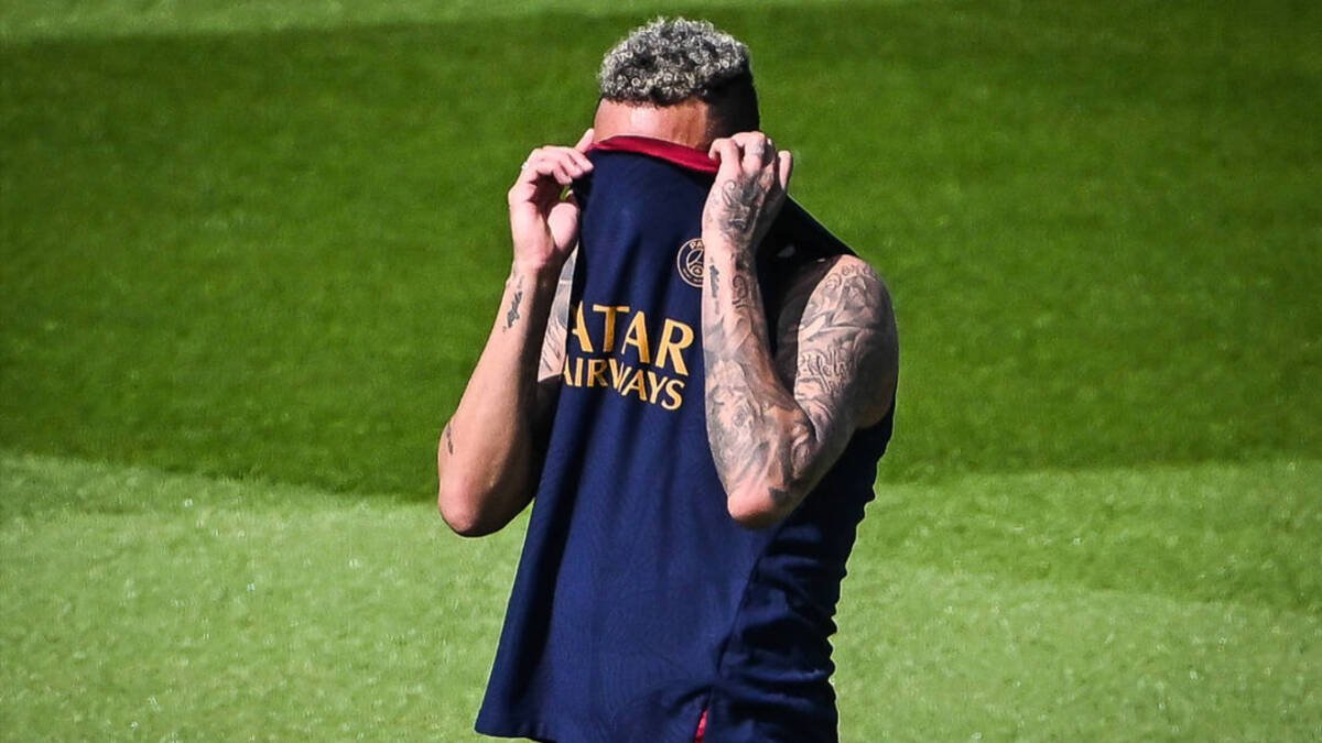 Neymar, en el entrenamiento del lunes: ayer no estuvo porque se lesionó