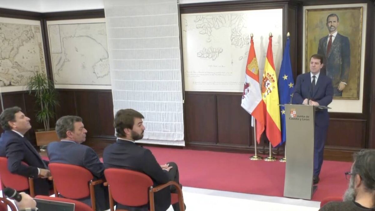 El presidente de la Junta de Castilla y León, Alfonso Fernández Mañueco, en su comparecencia tras el Consejo de Gobierno extraordinario.