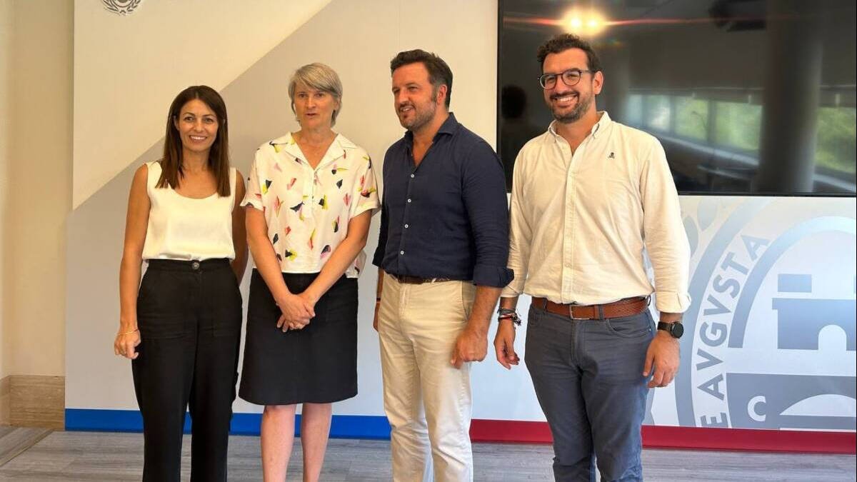 Encuentro del alcalde de Elche con la Hèlene Venezuela, directora general de Ouigo